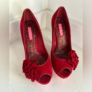Betsy Johnson Red‎ Suede Heels sz 7.5
